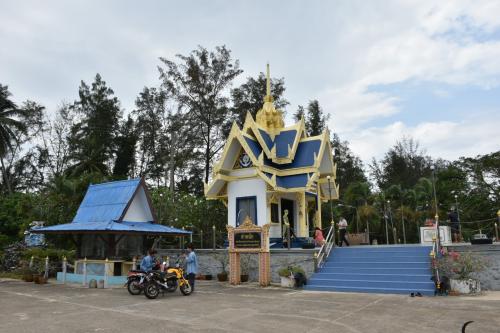 ศาลกรมหลวงชุมพร หาดอรุโณทัย